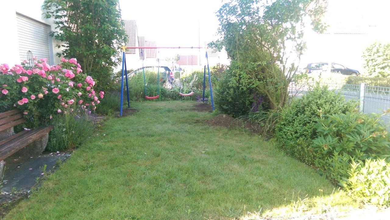 Geraeumiges Ferienhaus In Bad Salzuflen Mit Einfacher Ausstattung, Fuer Geschaeftsreisende, Gruppen Oder Familien Geeignet, 4 Schlafzimmer Exteriér fotografie